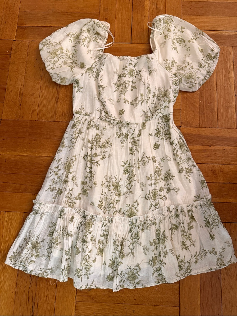 Women White Floral Puff-Sleeve Dress